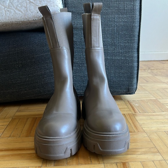H&M calf-high boots, worn very few times - Picture 1 of 4